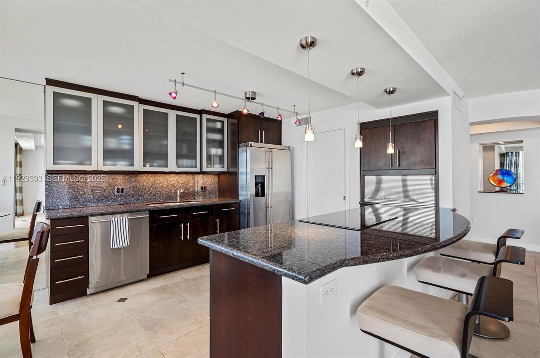 For Sale: $1,385,000 (2 beds, 2 baths, 1597 Square Feet)