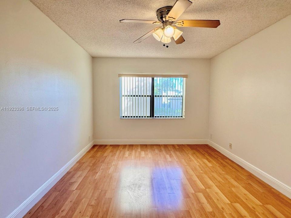 For Rent: $1,900 (1 beds, 1 baths, 710 Square Feet)