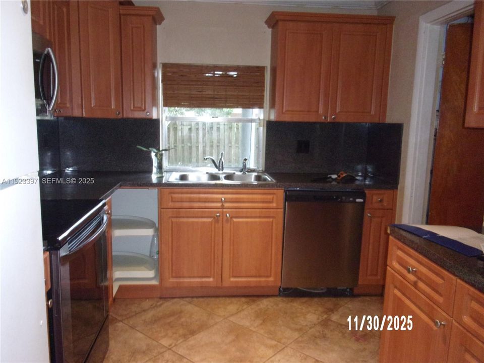 На продажу: $349,900 (3 спален, 2 ванн, 1164 Квадратных фут)