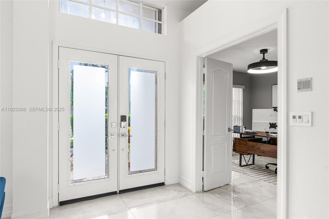 For Sale: $915,000 (5 beds, 3 baths, 3215 Square Feet)