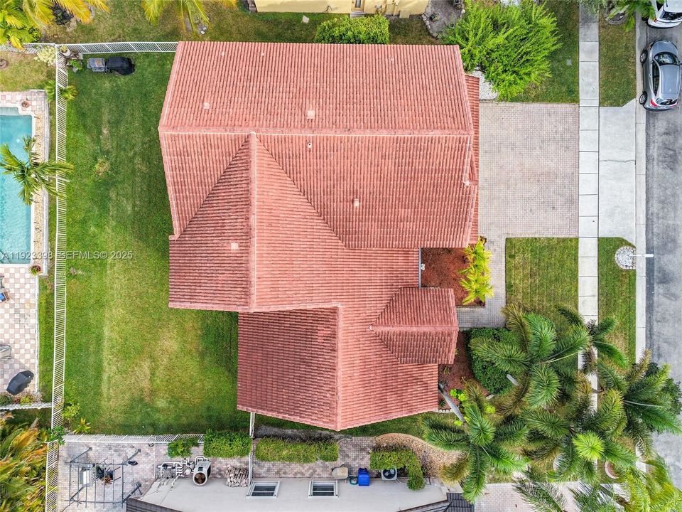 For Sale: $915,000 (5 beds, 3 baths, 3215 Square Feet)