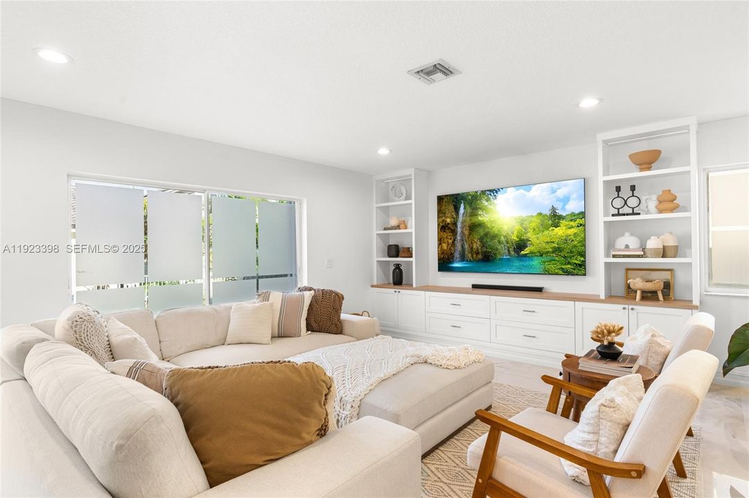 For Sale: $915,000 (5 beds, 3 baths, 3215 Square Feet)