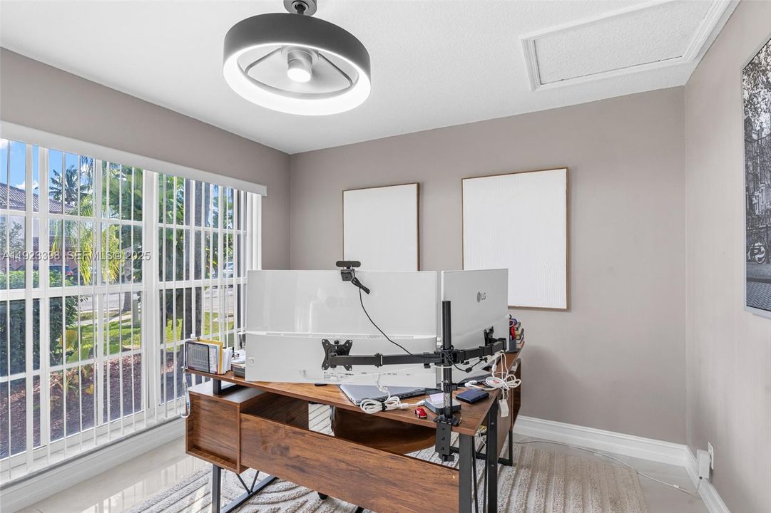 For Sale: $915,000 (5 beds, 3 baths, 3215 Square Feet)