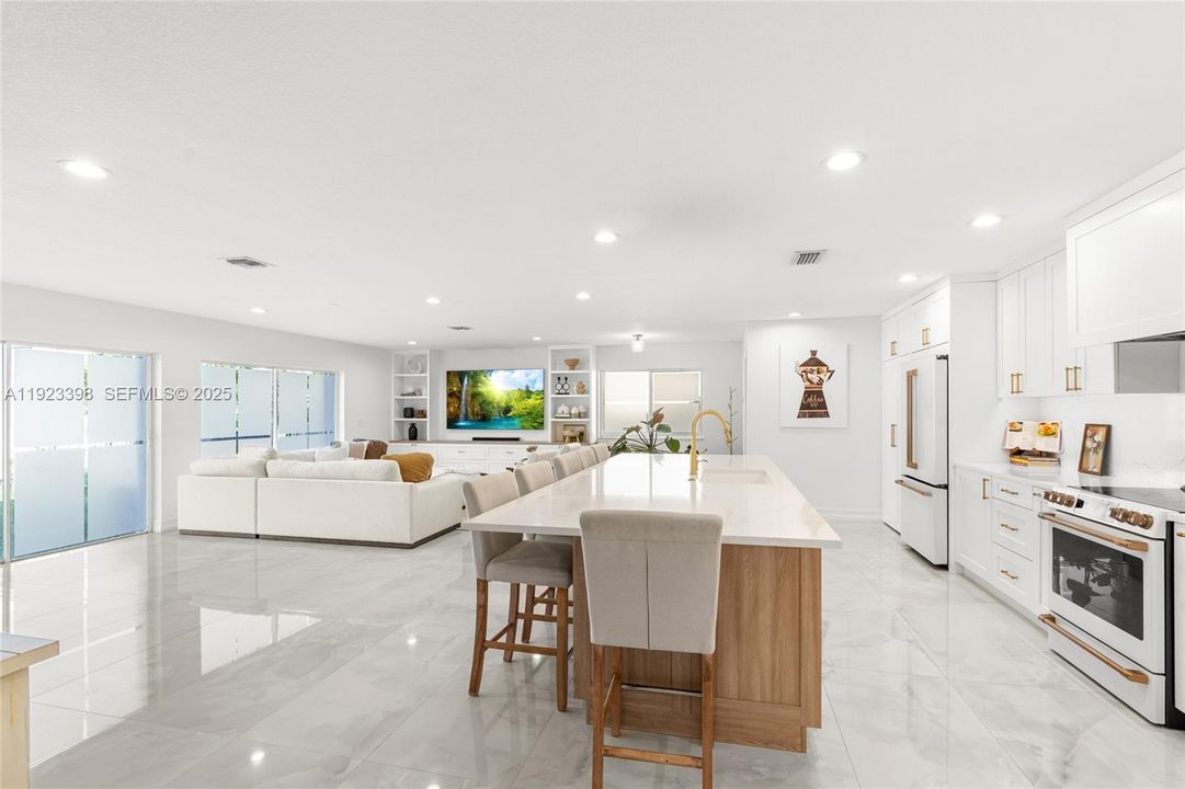 For Sale: $915,000 (5 beds, 3 baths, 3215 Square Feet)