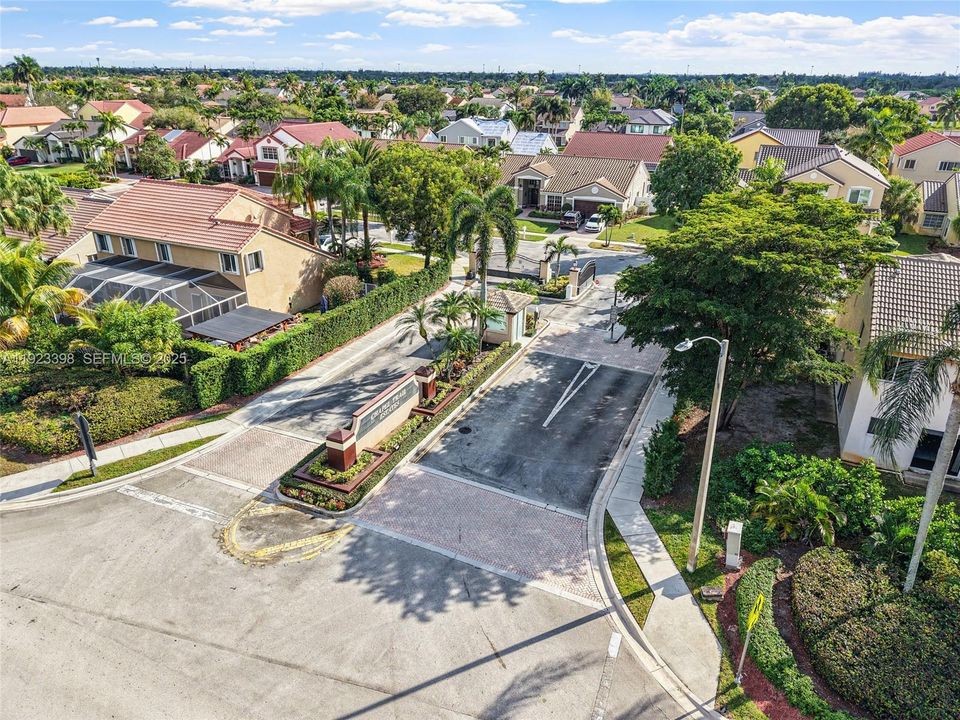 For Sale: $915,000 (5 beds, 3 baths, 3215 Square Feet)