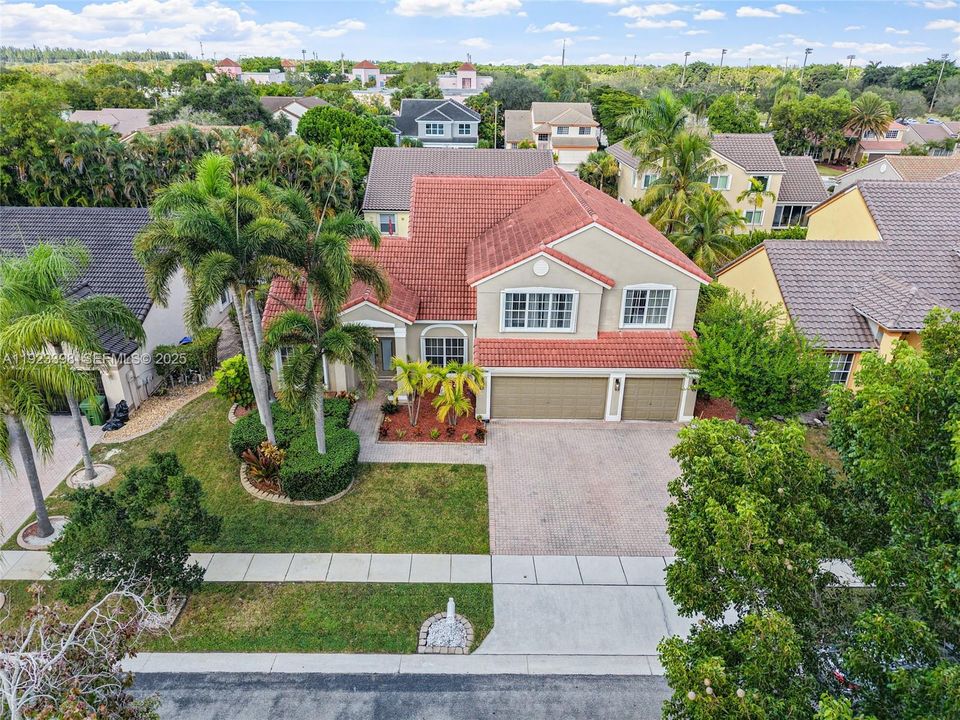 For Sale: $915,000 (5 beds, 3 baths, 3215 Square Feet)