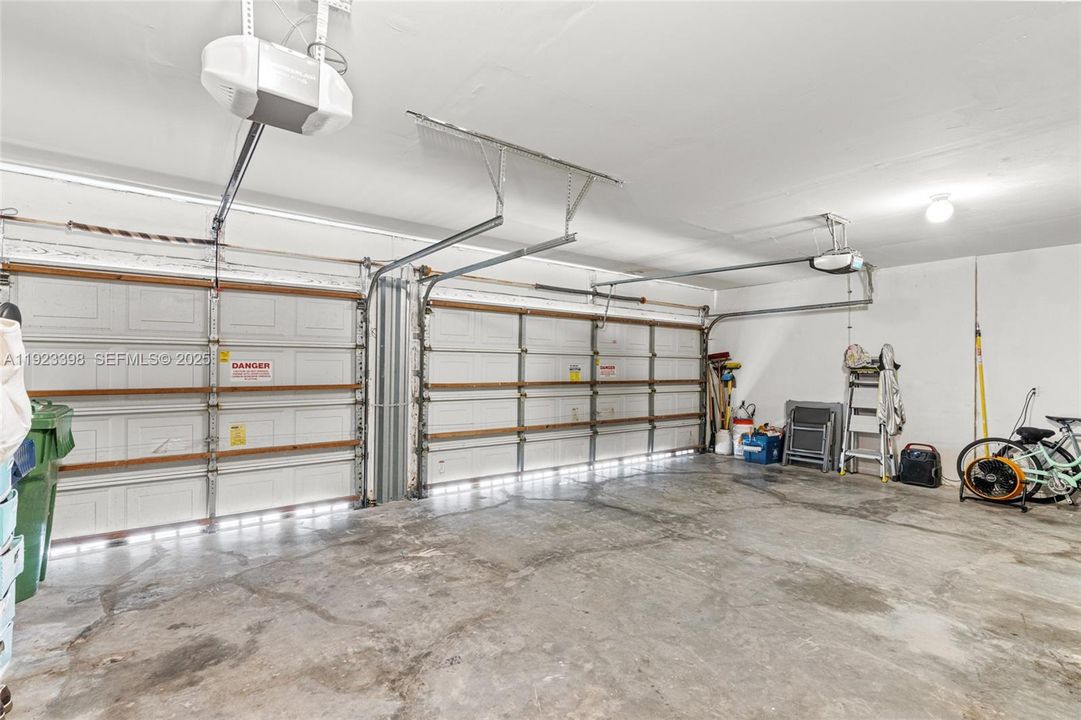 For Sale: $915,000 (5 beds, 3 baths, 3215 Square Feet)