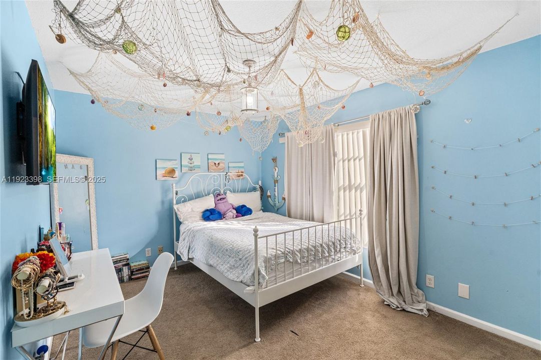 For Sale: $915,000 (5 beds, 3 baths, 3215 Square Feet)