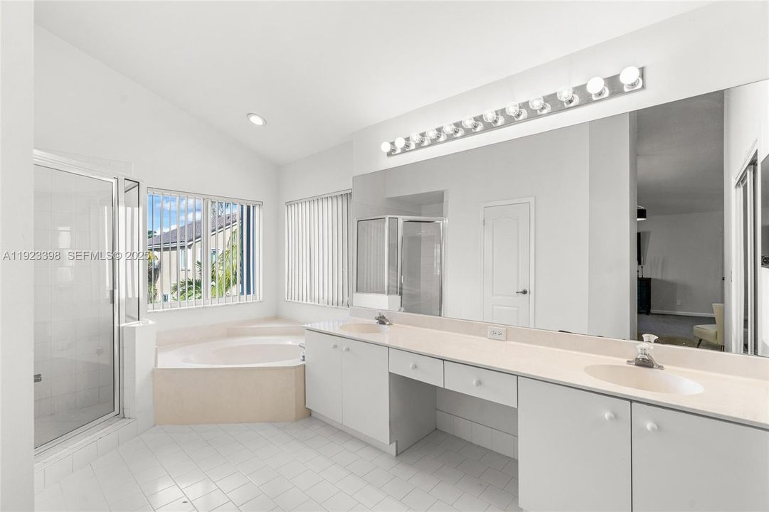 For Sale: $915,000 (5 beds, 3 baths, 3215 Square Feet)