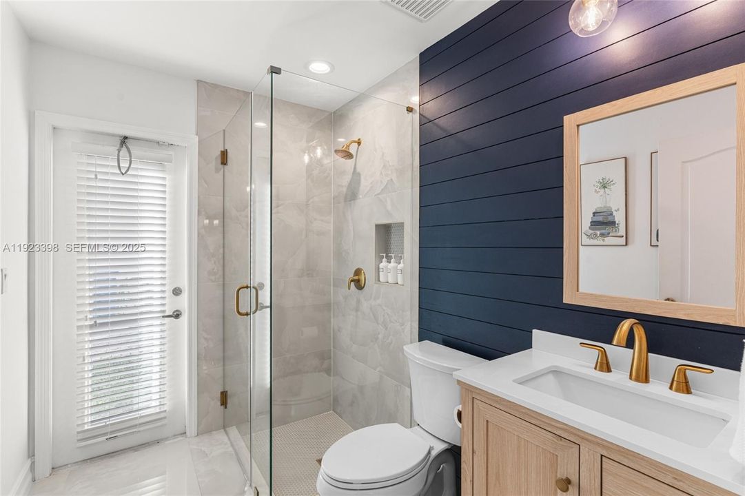 For Sale: $915,000 (5 beds, 3 baths, 3215 Square Feet)