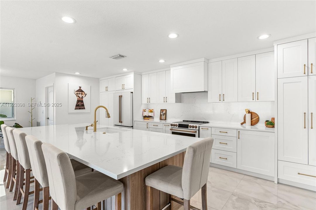 For Sale: $915,000 (5 beds, 3 baths, 3215 Square Feet)