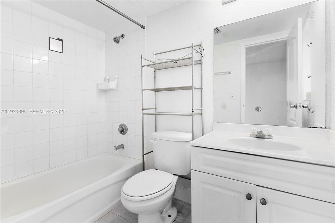 For Rent: $2,250 (2 beds, 2 baths, 1040 Square Feet)