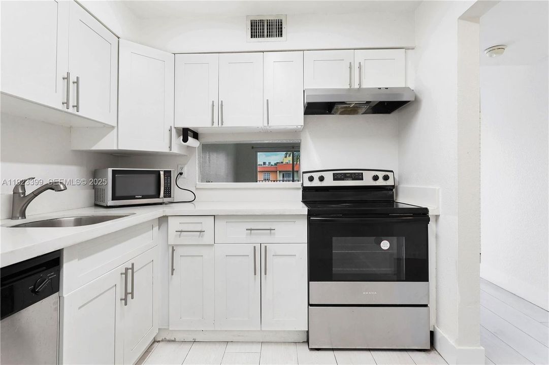 For Rent: $2,250 (2 beds, 2 baths, 1040 Square Feet)