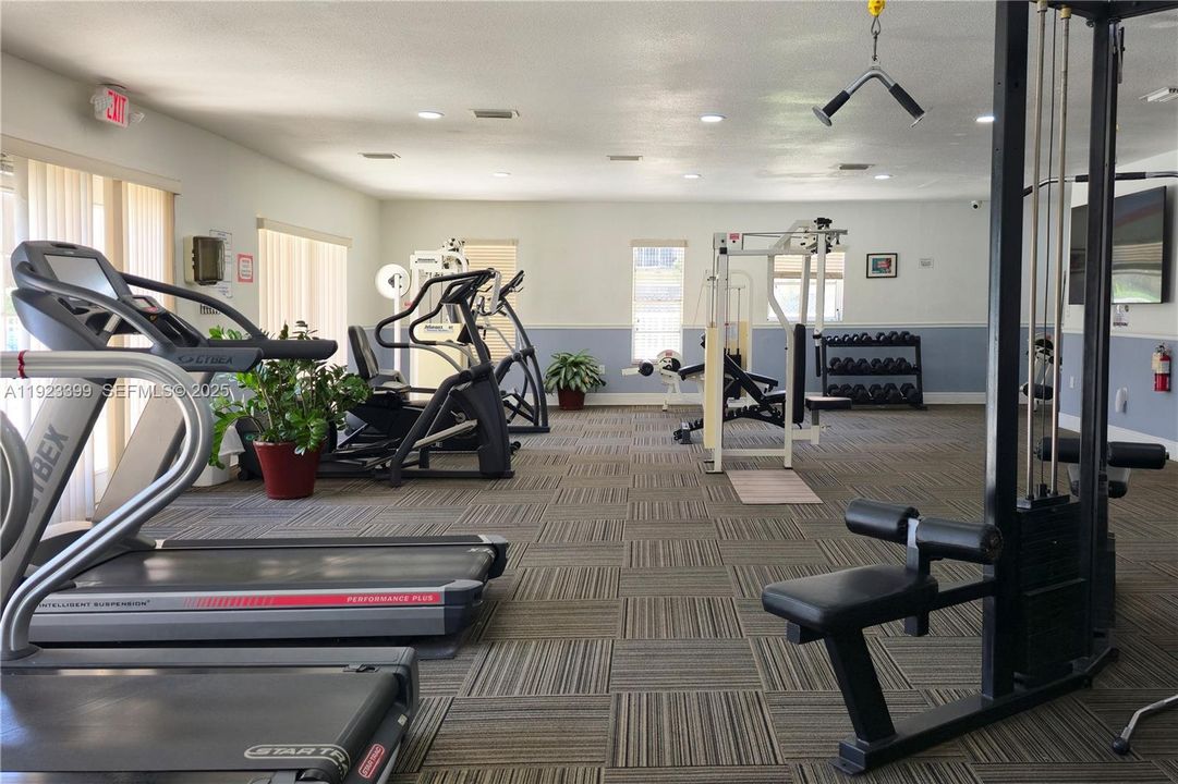 For Rent: $2,250 (2 beds, 2 baths, 1040 Square Feet)