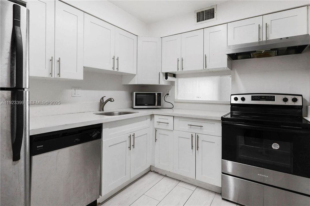 For Rent: $2,250 (2 beds, 2 baths, 1040 Square Feet)