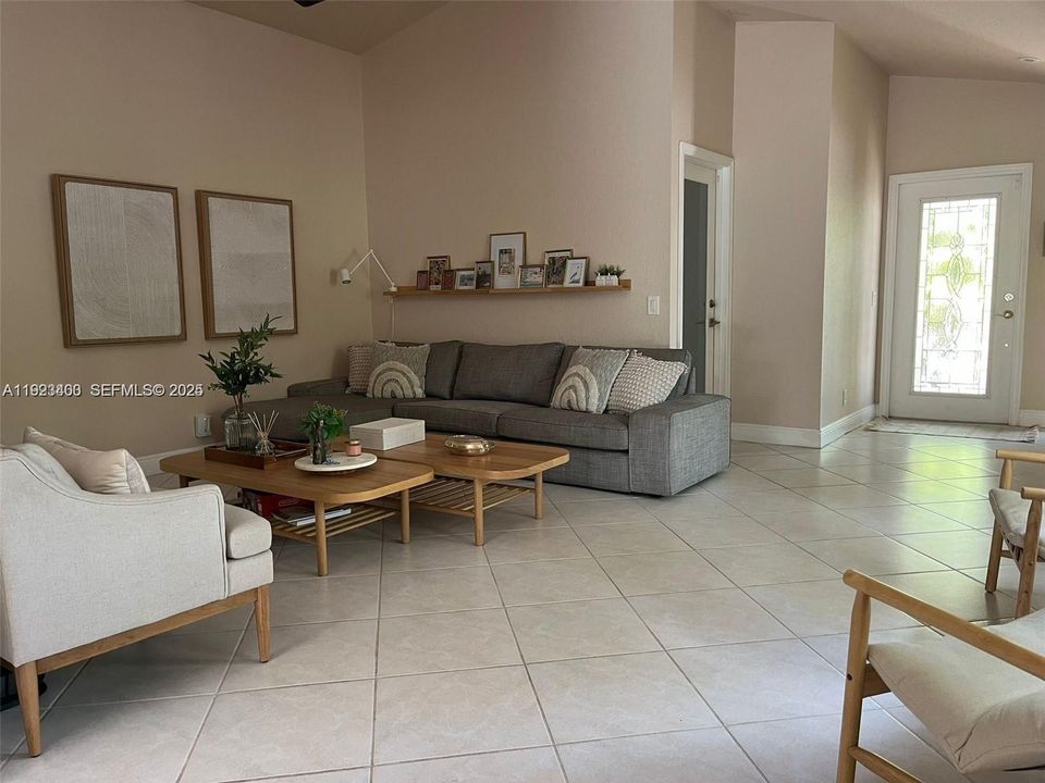 В аренду: $4,300 (3 спален, 2 ванн, 1347 Квадратных фут)