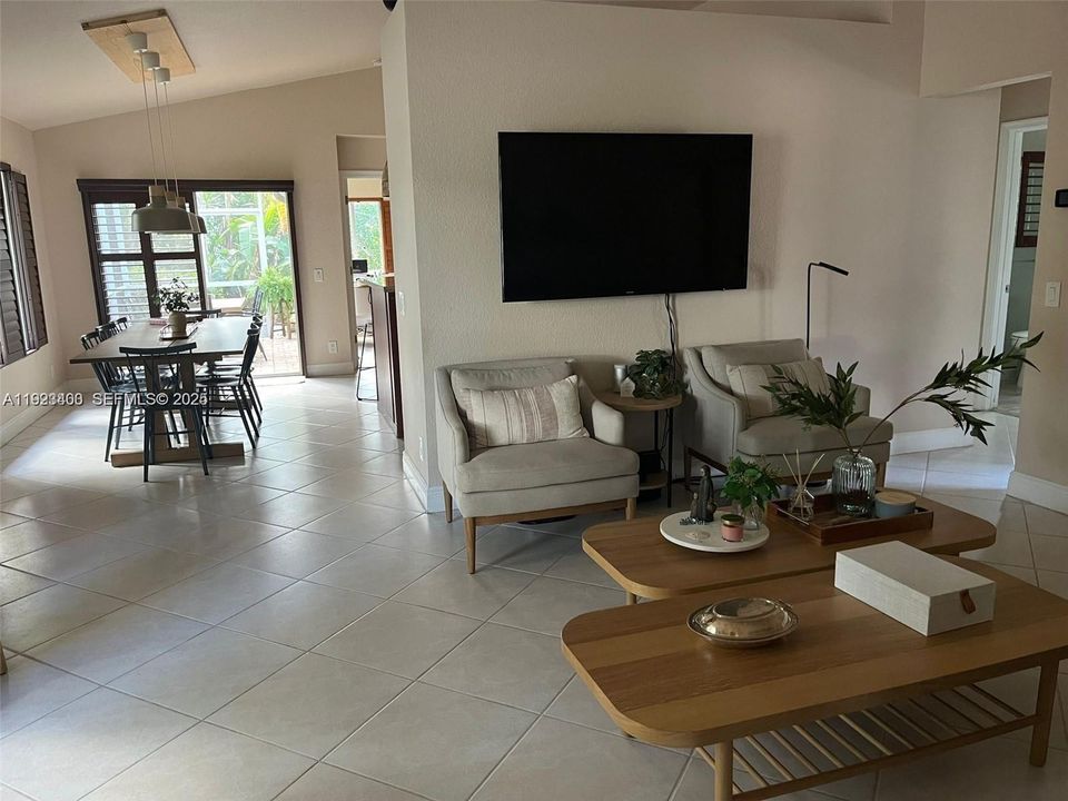 В аренду: $4,300 (3 спален, 2 ванн, 1347 Квадратных фут)