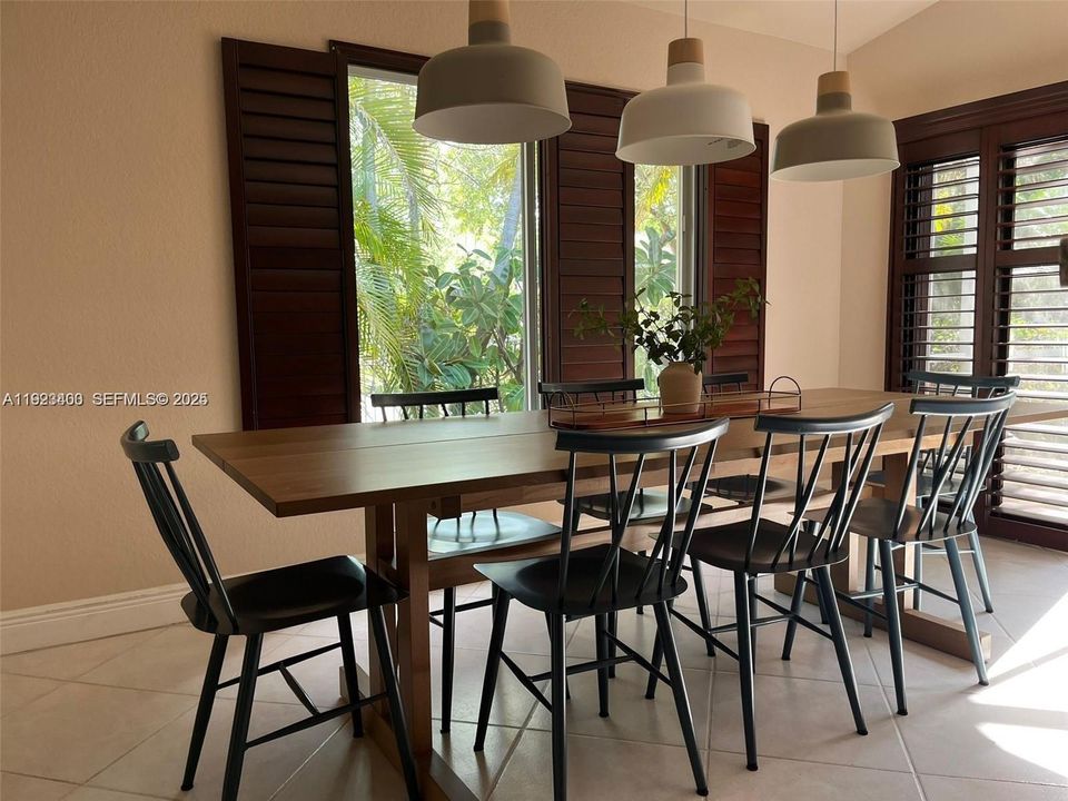 В аренду: $4,300 (3 спален, 2 ванн, 1347 Квадратных фут)