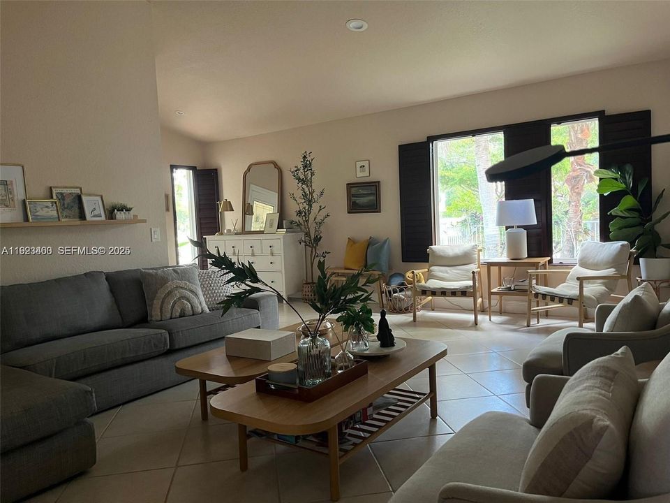 В аренду: $4,300 (3 спален, 2 ванн, 1347 Квадратных фут)