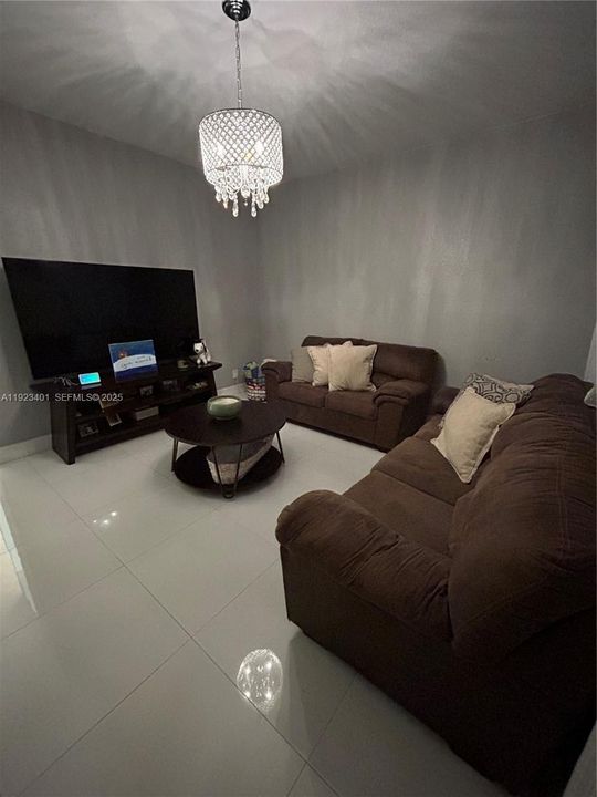 For Rent: $3,000 (3 beds, 2 baths, 1368 Square Feet)