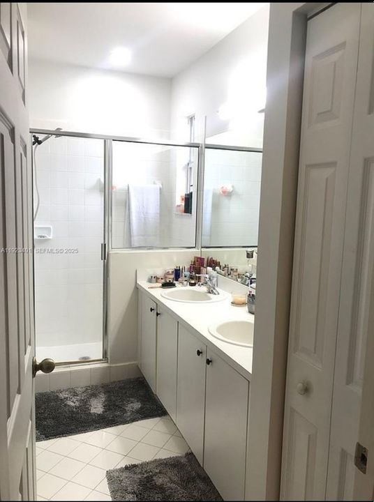 For Rent: $3,000 (3 beds, 2 baths, 1368 Square Feet)