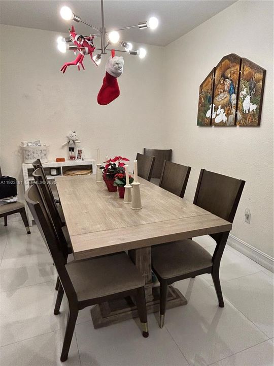 For Rent: $3,000 (3 beds, 2 baths, 1368 Square Feet)