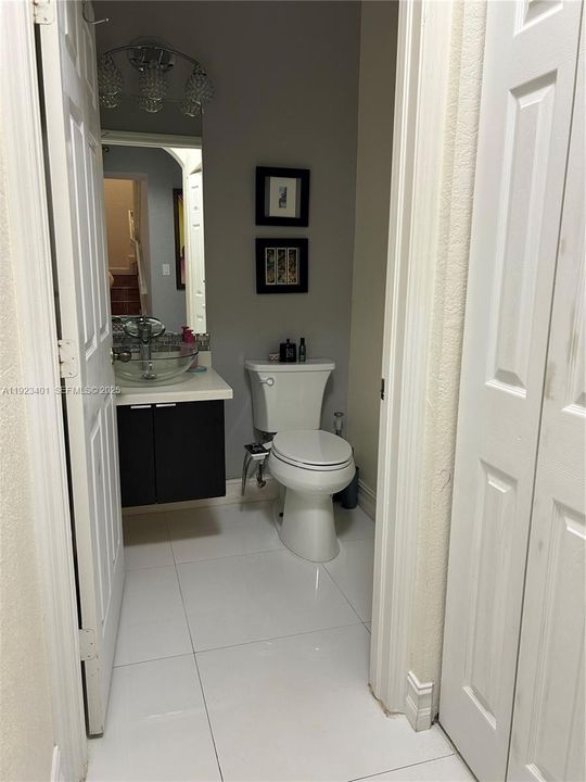 For Rent: $3,000 (3 beds, 2 baths, 1368 Square Feet)