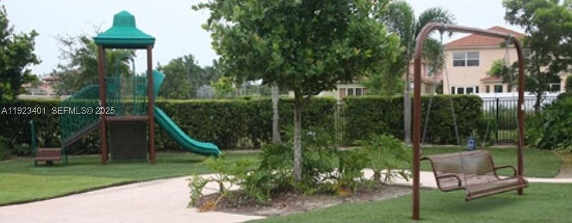 For Rent: $3,000 (3 beds, 2 baths, 1368 Square Feet)