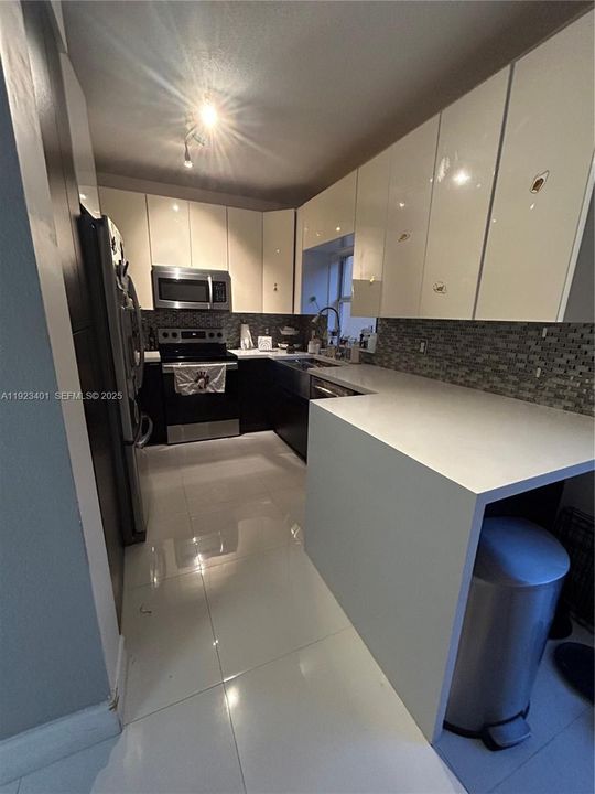 For Rent: $3,000 (3 beds, 2 baths, 1368 Square Feet)