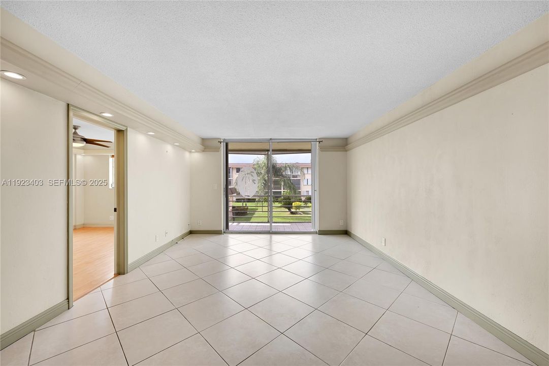 For Rent: $1,800 (2 beds, 2 baths, 984 Square Feet)