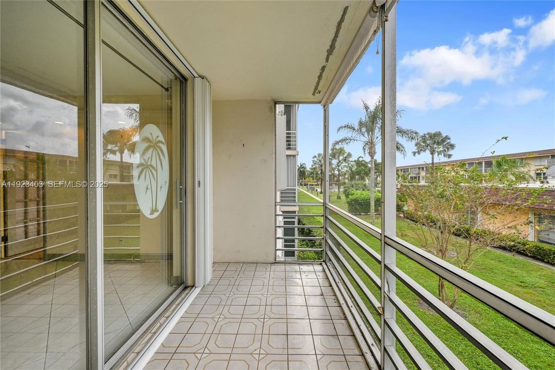 For Rent: $1,800 (2 beds, 2 baths, 984 Square Feet)