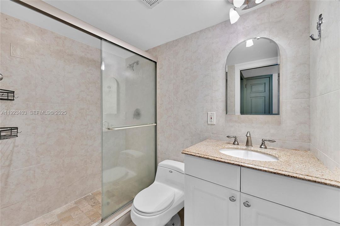 For Rent: $1,800 (2 beds, 2 baths, 984 Square Feet)