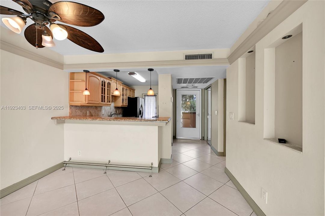 For Rent: $1,800 (2 beds, 2 baths, 984 Square Feet)