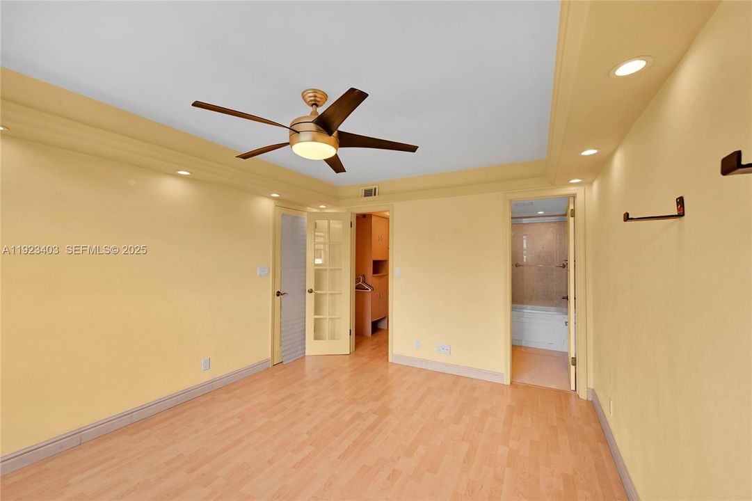 For Rent: $1,800 (2 beds, 2 baths, 984 Square Feet)