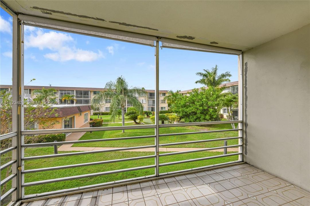 For Rent: $1,800 (2 beds, 2 baths, 984 Square Feet)