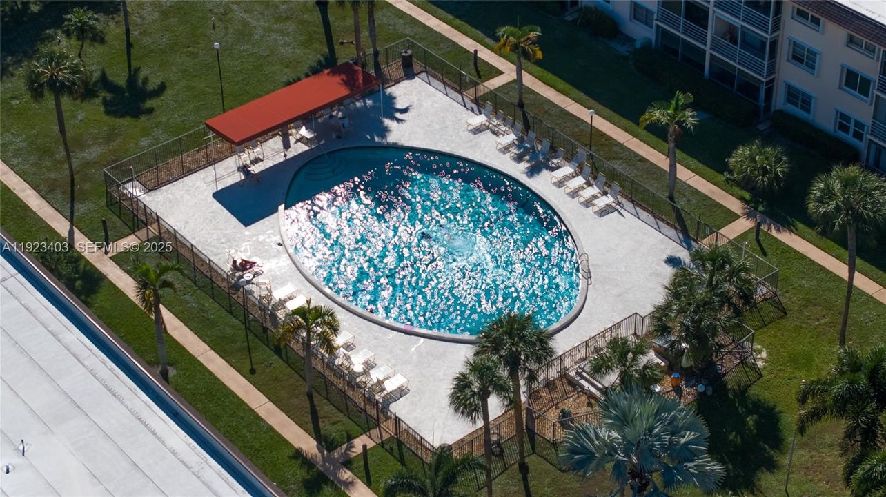 For Rent: $1,800 (2 beds, 2 baths, 984 Square Feet)