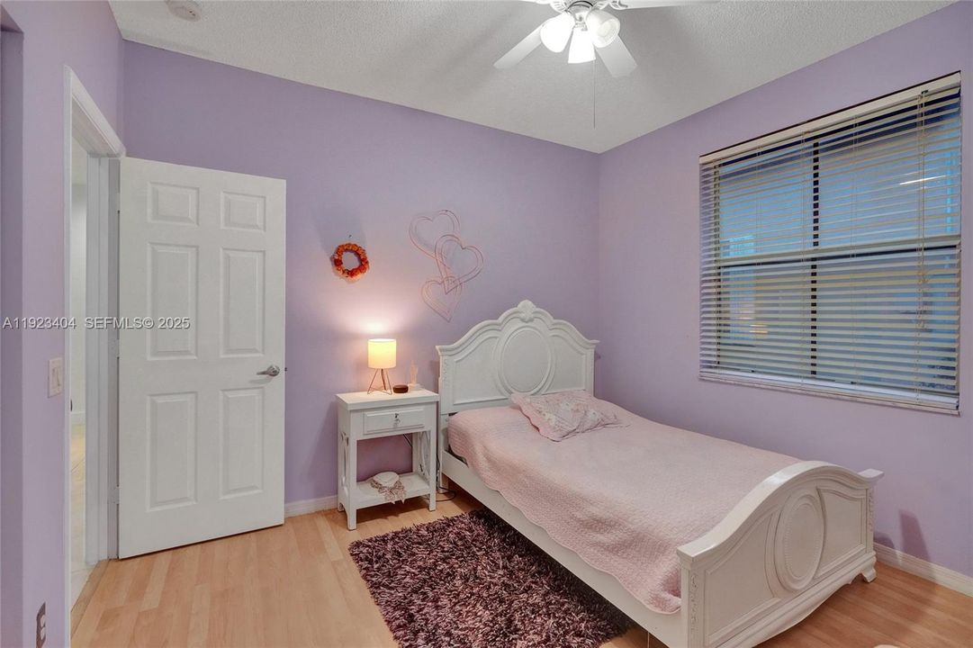 На продажу: $1,048,000 (4 спален, 2 ванн, 2674 Квадратных фут)