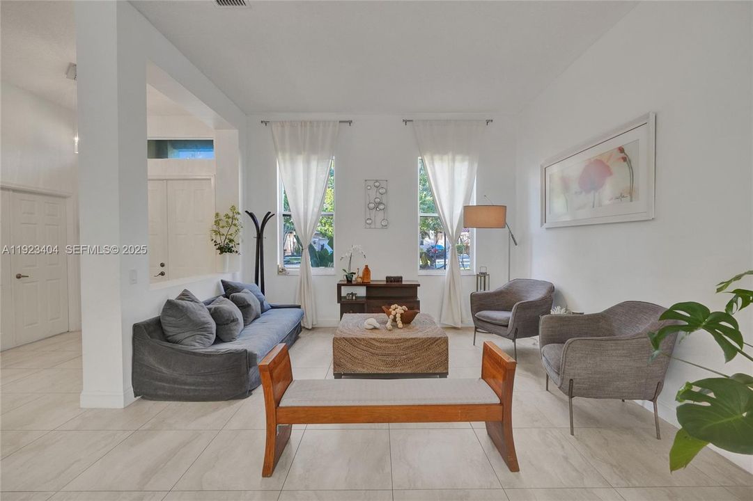 На продажу: $1,048,000 (4 спален, 2 ванн, 2674 Квадратных фут)