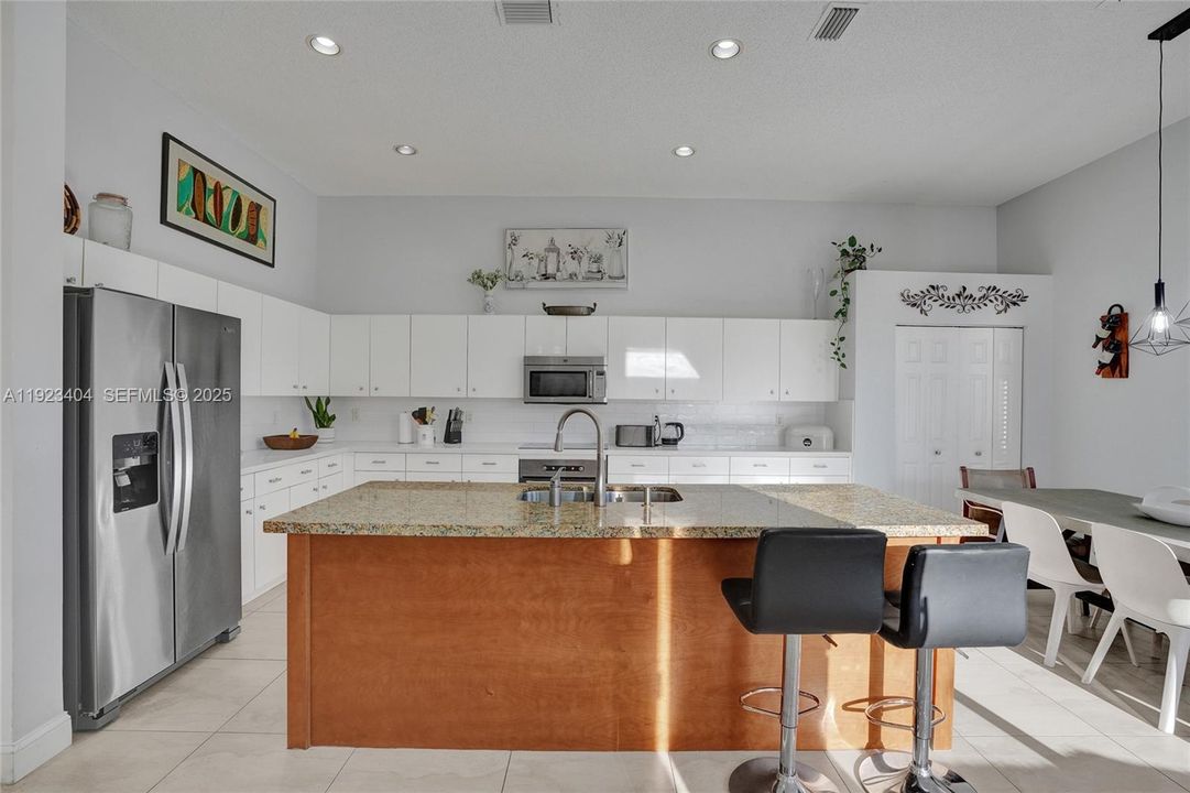 На продажу: $1,048,000 (4 спален, 2 ванн, 2674 Квадратных фут)