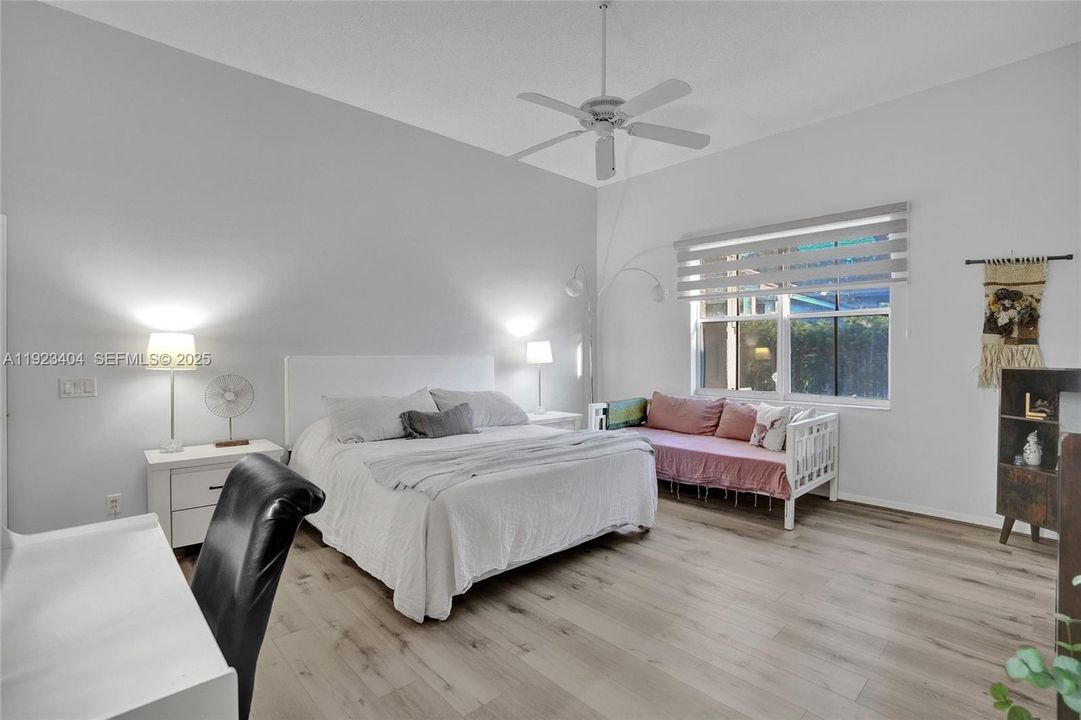 На продажу: $1,048,000 (4 спален, 2 ванн, 2674 Квадратных фут)