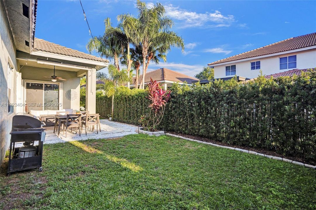 На продажу: $1,048,000 (4 спален, 2 ванн, 2674 Квадратных фут)