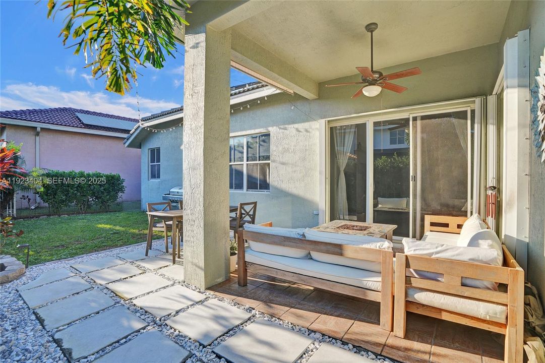 На продажу: $1,048,000 (4 спален, 2 ванн, 2674 Квадратных фут)