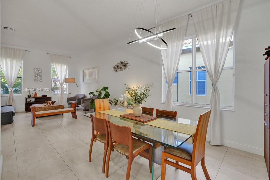 На продажу: $1,048,000 (4 спален, 2 ванн, 2674 Квадратных фут)