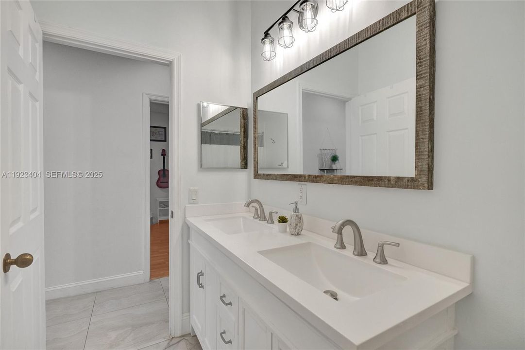 На продажу: $1,048,000 (4 спален, 2 ванн, 2674 Квадратных фут)