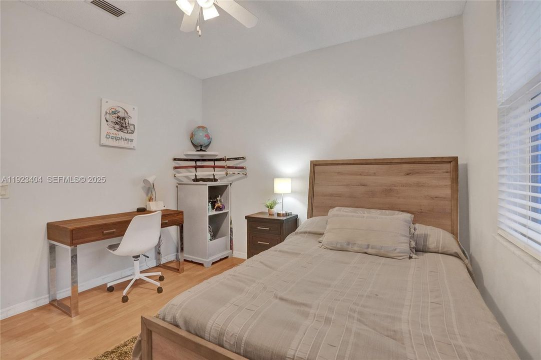 На продажу: $1,048,000 (4 спален, 2 ванн, 2674 Квадратных фут)