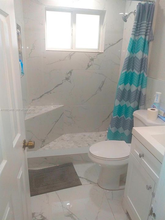 For Rent: $1,700 (1 beds, 1 baths, 2118 Square Feet)