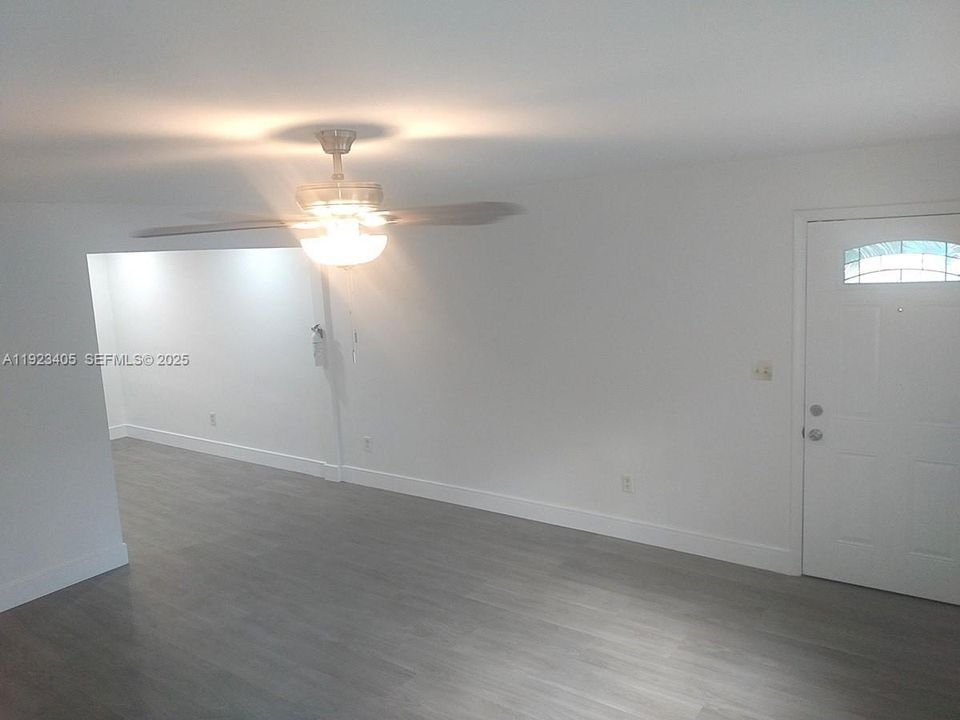For Rent: $1,700 (1 beds, 1 baths, 2118 Square Feet)