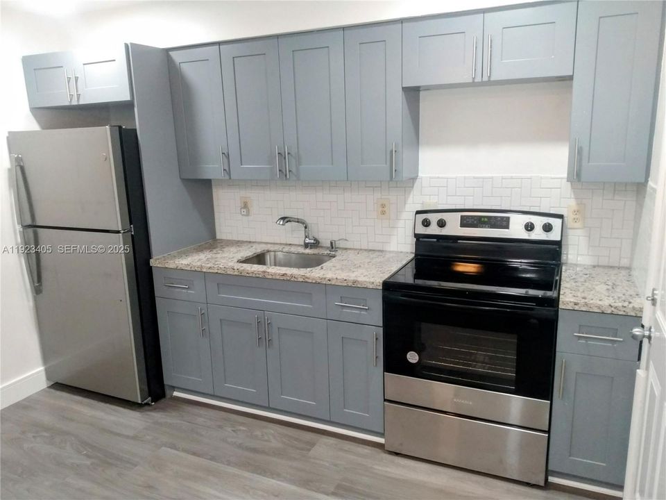 For Rent: $1,700 (1 beds, 1 baths, 2118 Square Feet)
