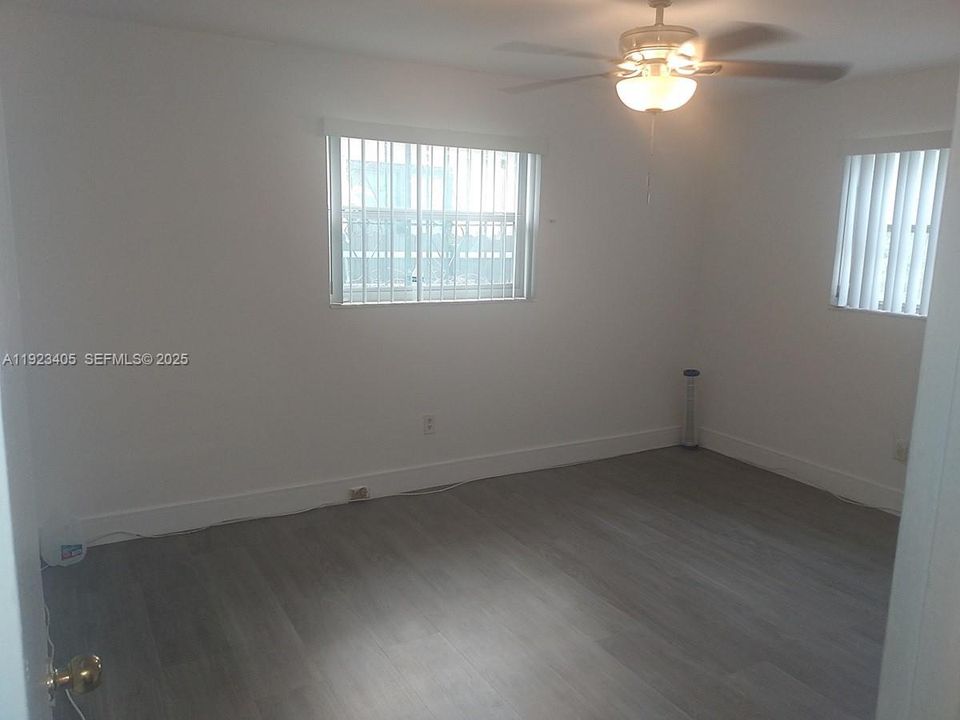 For Rent: $1,700 (1 beds, 1 baths, 2118 Square Feet)