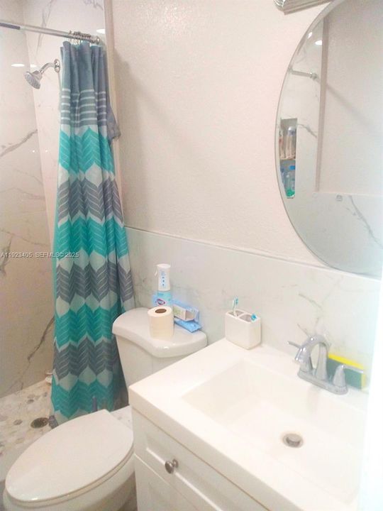 For Rent: $1,700 (1 beds, 1 baths, 2118 Square Feet)